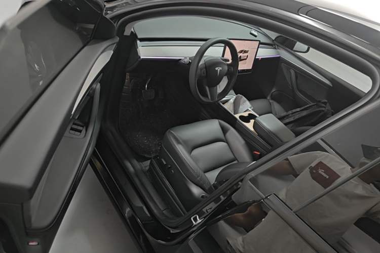 Used Tesla Model Y 2023 Rear-Wheel-Drive Version Driver Seat