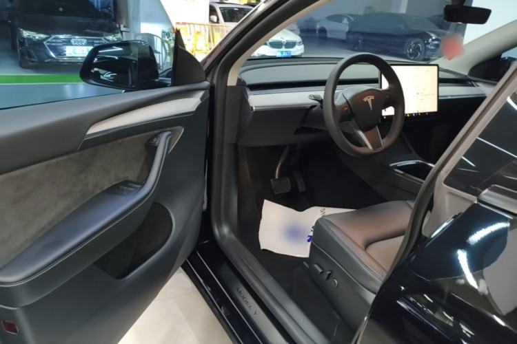 Used Tesla Model Y 2023 Rear-Wheel-Drive Version Driver Seat