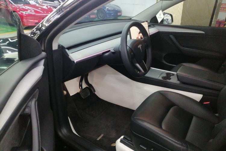 Used Tesla Model Y 2023 Long-Range All-Wheel-Drive Version Driver Seat