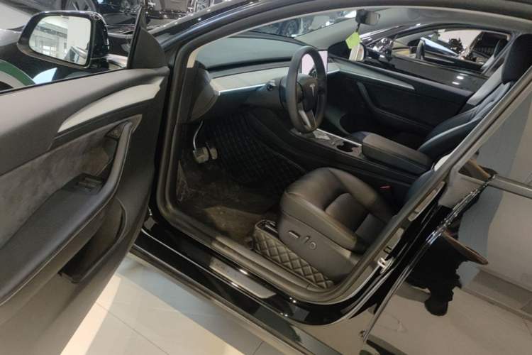 Used Tesla Model Y 2023 Rear-Wheel-Drive Version Driver Seat