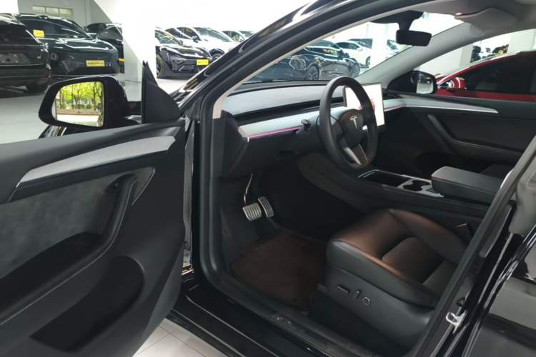 Used Tesla Model Y 2023 Long-Range All-Wheel-Drive Version Driver Seat