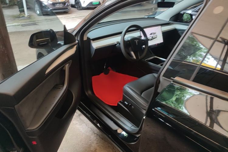 Used Tesla Model Y 2023 Rear-Wheel-Drive Version Driver Seat