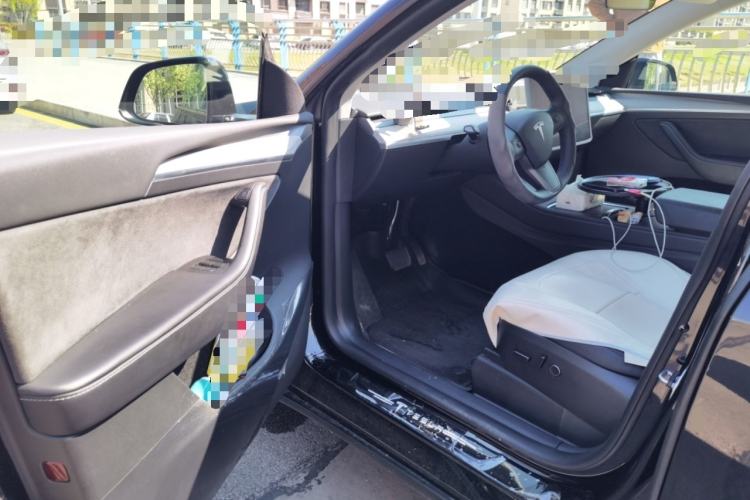 Used Tesla Model Y 2023 Long-Range All-Wheel-Drive Version Driver Seat