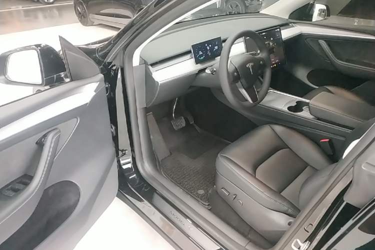 Used Tesla Model Y 2023 Rear-Wheel-Drive Version Driver Seat