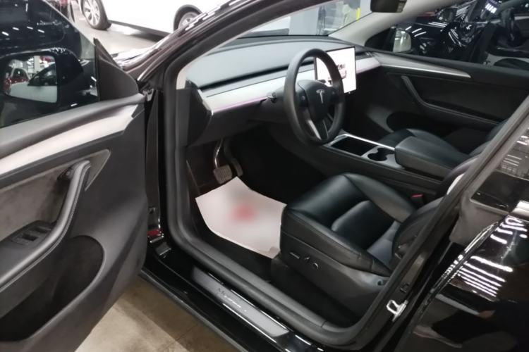 Used Tesla Model Y 2023 Rear-Wheel-Drive Version Driver Seat