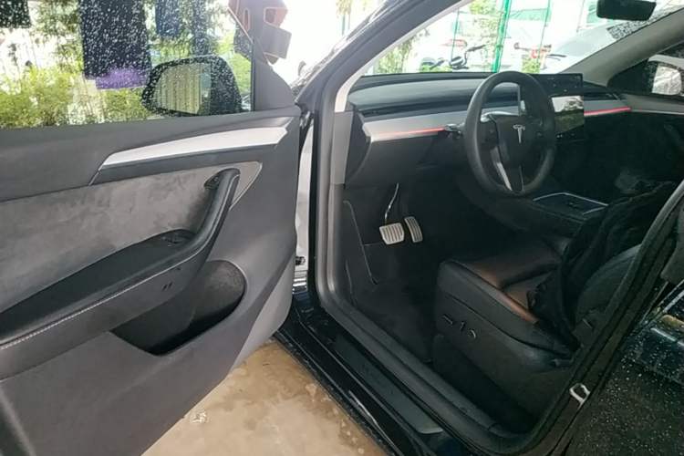 Used Tesla Model Y 2023 High-Performance All-Wheel-Drive Version Driver Seat