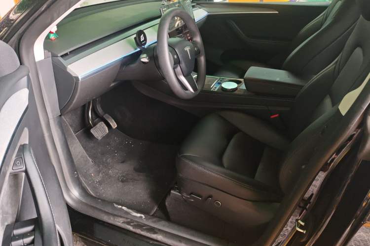 Used Tesla Model Y 2023 Long-Range All-Wheel-Drive Version Driver Seat