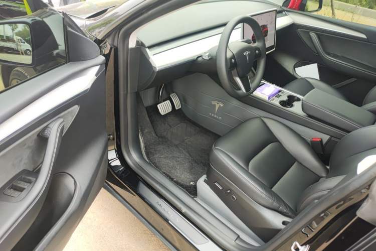 Used Tesla Model Y 2023 High-Performance All-Wheel-Drive Version Driver Seat