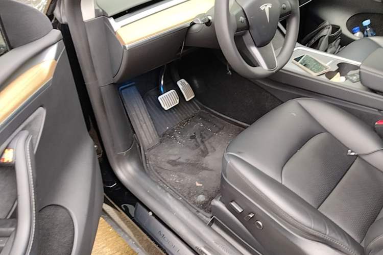 Used Tesla Model Y 2023 Long-Range All-Wheel-Drive Version Driver Seat