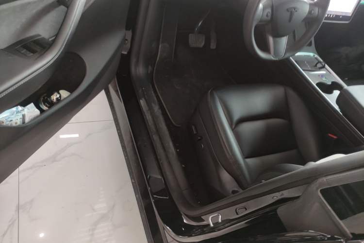 Used Tesla Model Y 2023 Long-Range All-Wheel-Drive Version Driver Seat