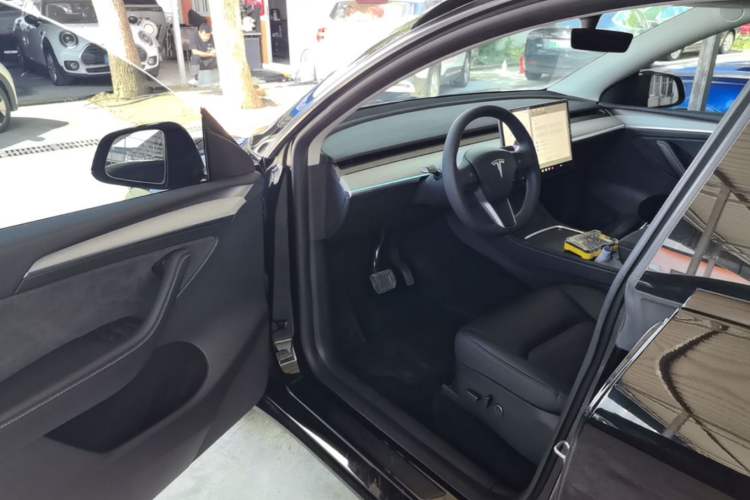 Used Tesla Model Y 2023 Rear-Wheel-Drive Version Driver Seat