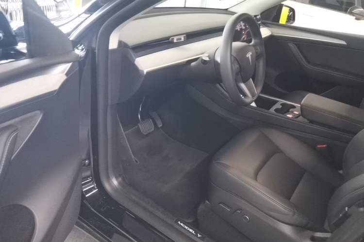 Used Tesla Model Y 2023 Rear-Wheel-Drive Version Driver Seat