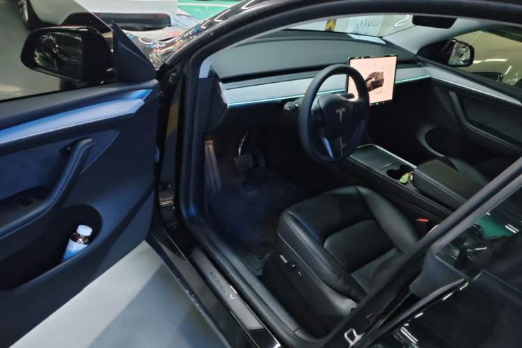 Used Tesla Model Y 2023 Long-Range All-Wheel-Drive Version Driver Seat