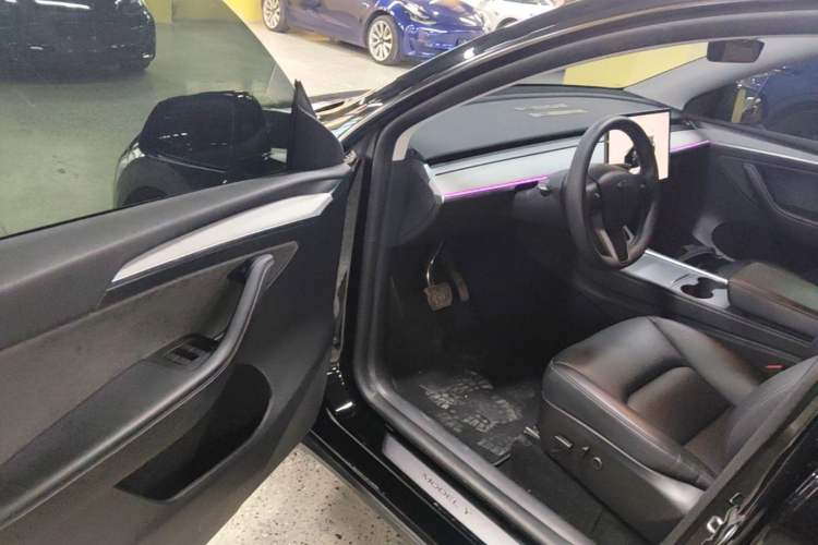 Used Tesla Model Y 2023 Long-Range All-Wheel-Drive Version Driver Seat