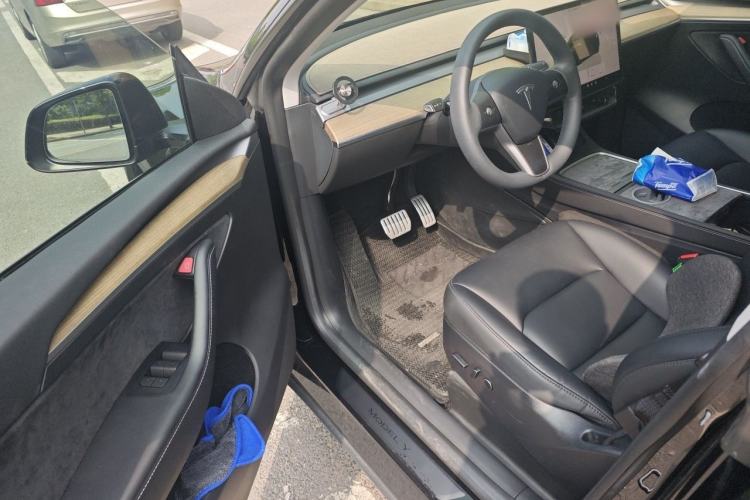 Used Tesla Model Y 2023 Rear-Wheel-Drive Version Driver Seat