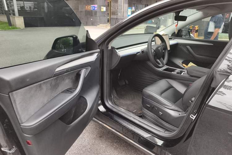 Used Tesla Model Y 2023 Rear-Wheel-Drive Version Driver Seat