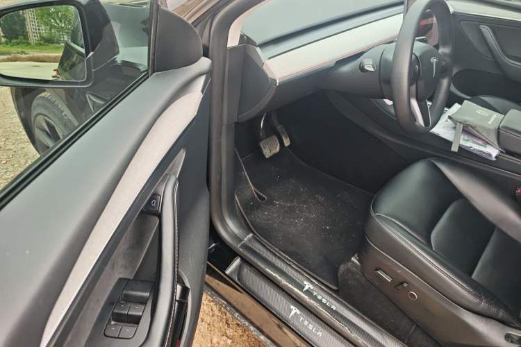 Used Tesla Model Y 2023 Long-Range All-Wheel-Drive Version Driver Seat