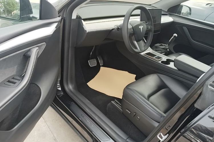 Used Tesla Model Y 2023 Rear-Wheel-Drive Version Driver Seat