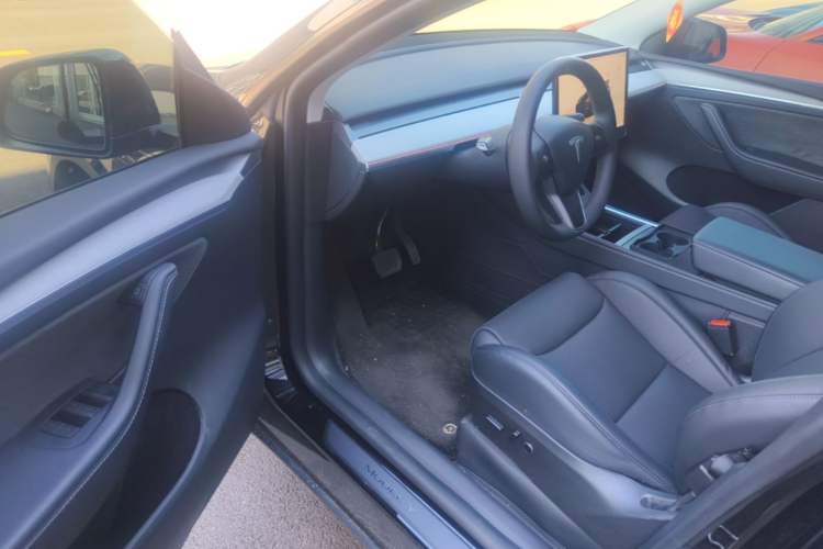 Used Tesla Model Y 2023 Rear-Wheel-Drive Version Driver Seat