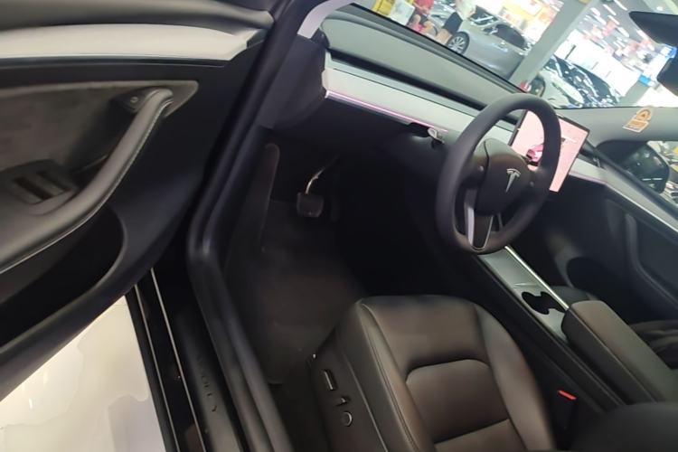Used Tesla Model Y 2023 Rear-Wheel-Drive Version Driver Seat