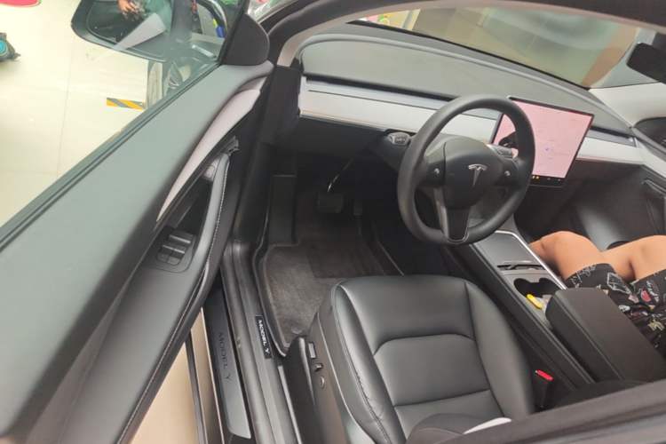 Used Tesla Model Y 2023 Rear-Wheel-Drive Version Driver Seat