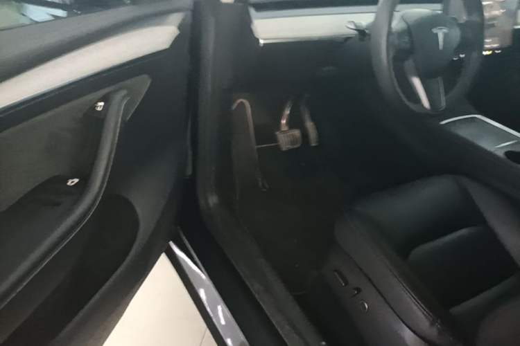 Used Tesla Model Y 2023 Rear-Wheel-Drive Version Driver Seat