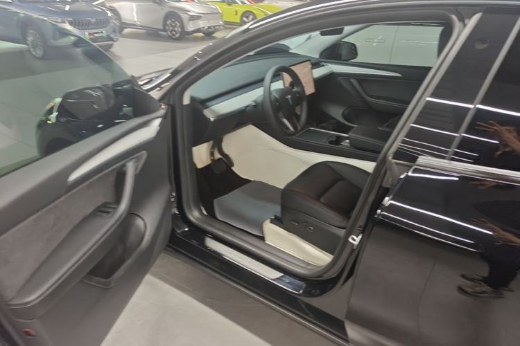 Used Tesla Model Y 2023 Rear-Wheel-Drive Version Driver Seat