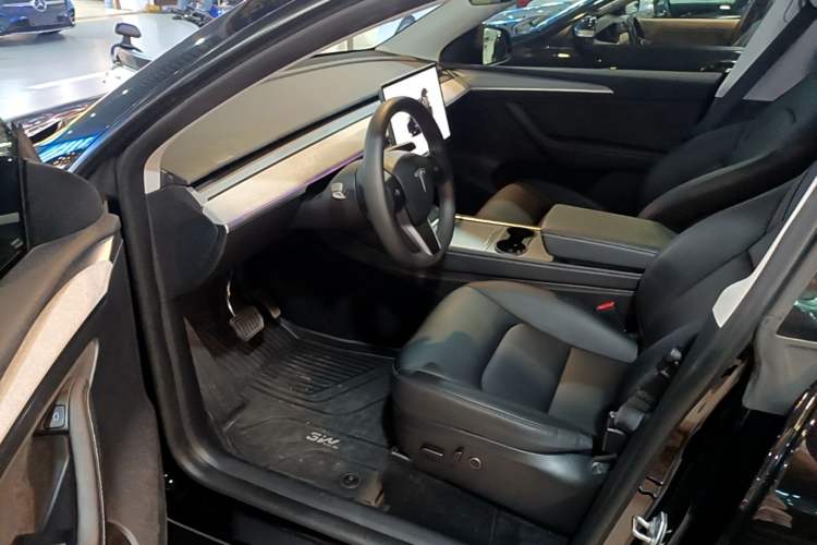 Used Tesla Model Y 2023 Long-Range All-Wheel-Drive Version Driver Seat