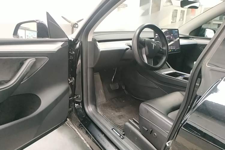 Used Tesla Model Y 2023 Rear-Wheel-Drive Version Driver Seat