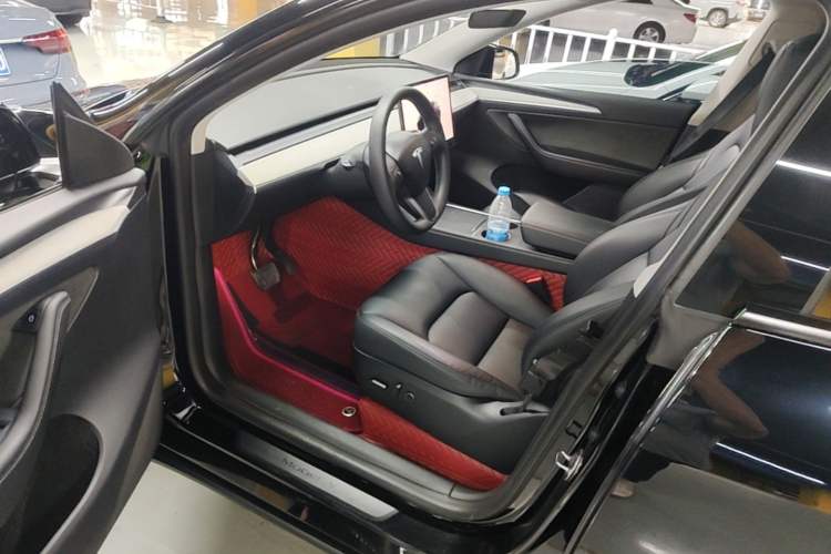 Used Tesla Model Y 2023 Long-Range All-Wheel-Drive Version Driver Seat