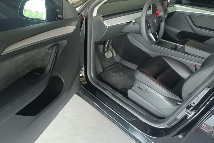 Used Tesla Model Y 2023 Rear-Wheel-Drive Version Driver Seat
