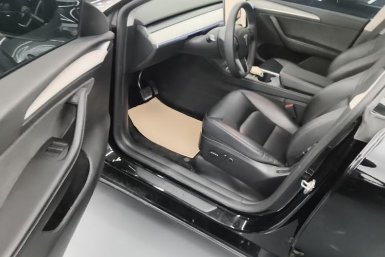 Used Tesla Model Y 2023 Long-Range All-Wheel-Drive Version Driver Seat