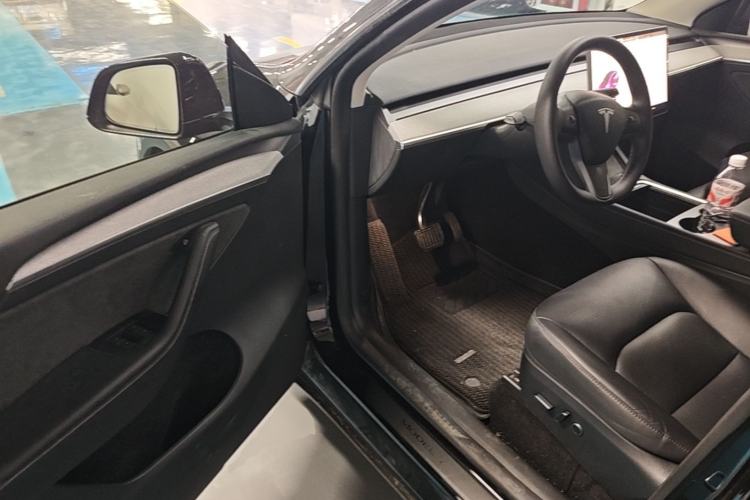 Used Tesla Model Y 2023 Rear-Wheel-Drive Version Driver Seat