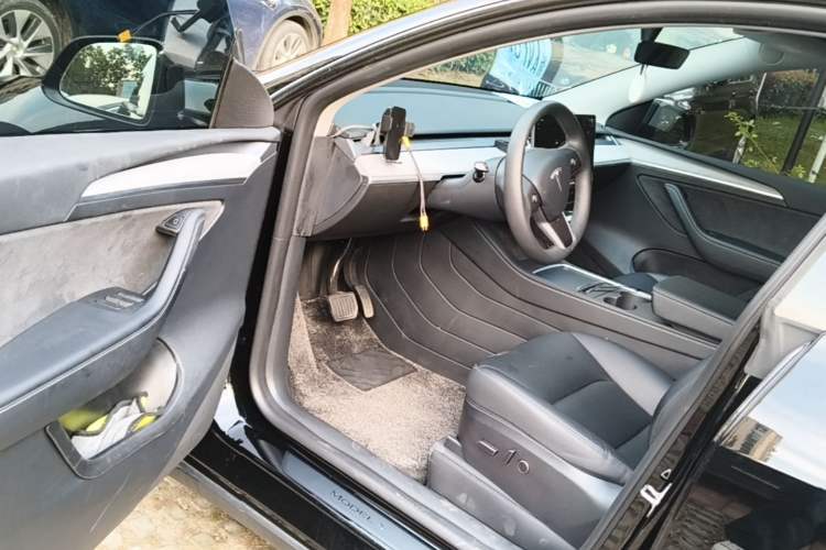 Used Tesla Model Y 2023 Long-Range All-Wheel-Drive Version Driver Seat