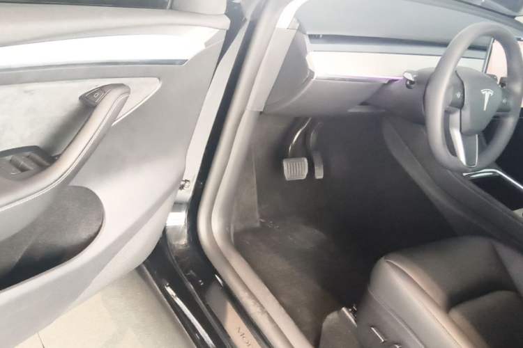 Used Tesla Model Y 2023 Long-Range All-Wheel-Drive Version Driver Seat