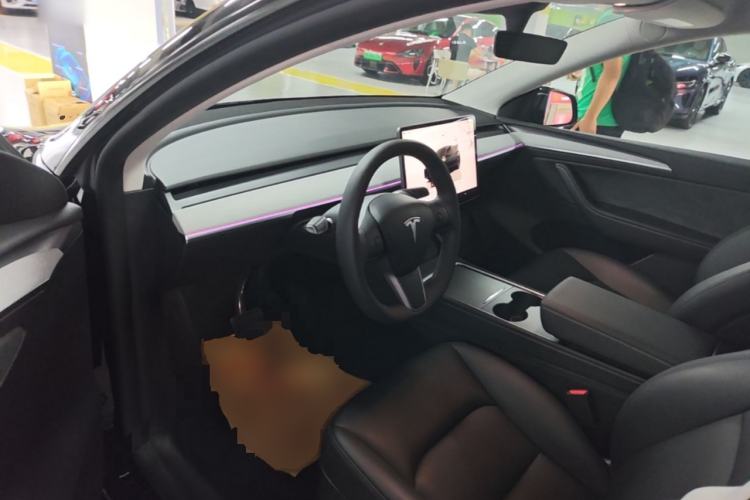 Used Tesla Model Y 2023 Long-Range All-Wheel-Drive Version Driver Seat