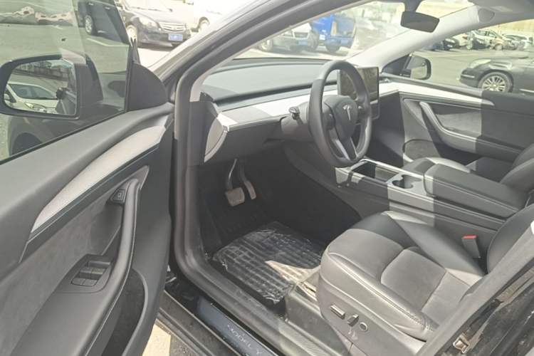Used Tesla Model Y 2023 Rear-Wheel-Drive Version Driver Seat