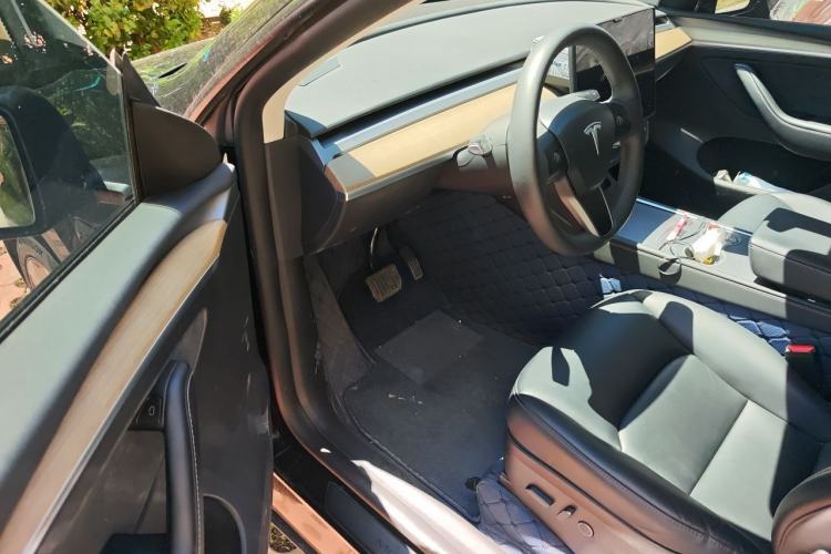 Used Tesla Model Y 2023 Long-Range All-Wheel-Drive Version Driver Seat