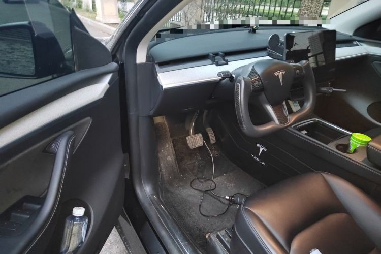 Used Tesla Model Y 2023 Long-Range All-Wheel-Drive Version Driver Seat