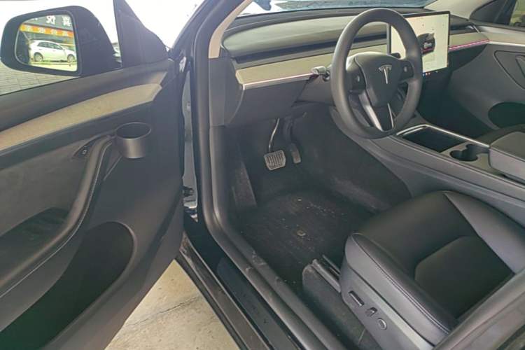 Used Tesla Model Y 2023 Rear-Wheel-Drive Version Driver Seat