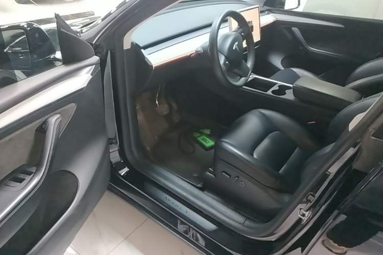 Used Tesla Model Y 2023 Long-Range All-Wheel-Drive Version Driver Seat