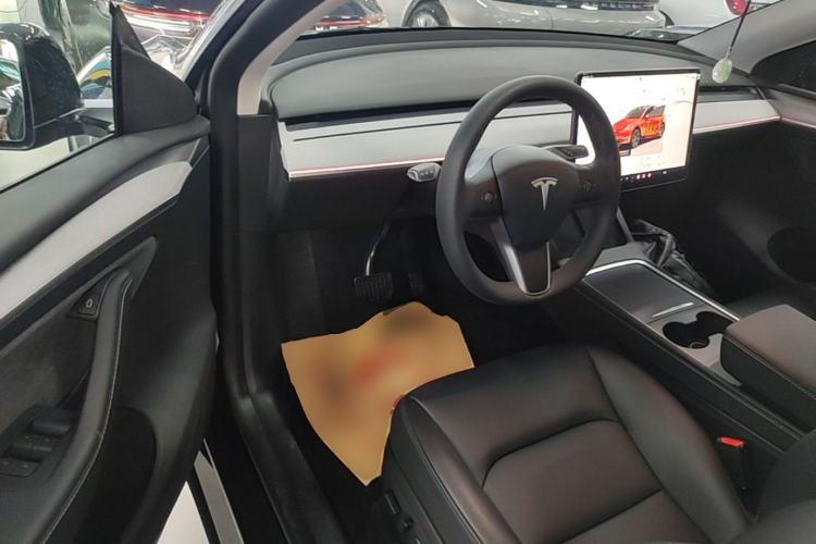 Used Tesla Model Y 2023 Long-Range All-Wheel-Drive Version Driver Seat