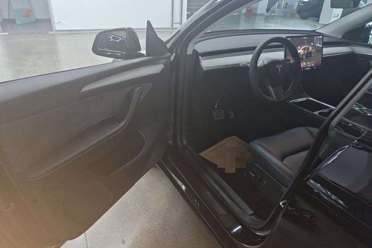 Used Tesla Model Y 2023 Long-Range All-Wheel-Drive Version Driver Seat