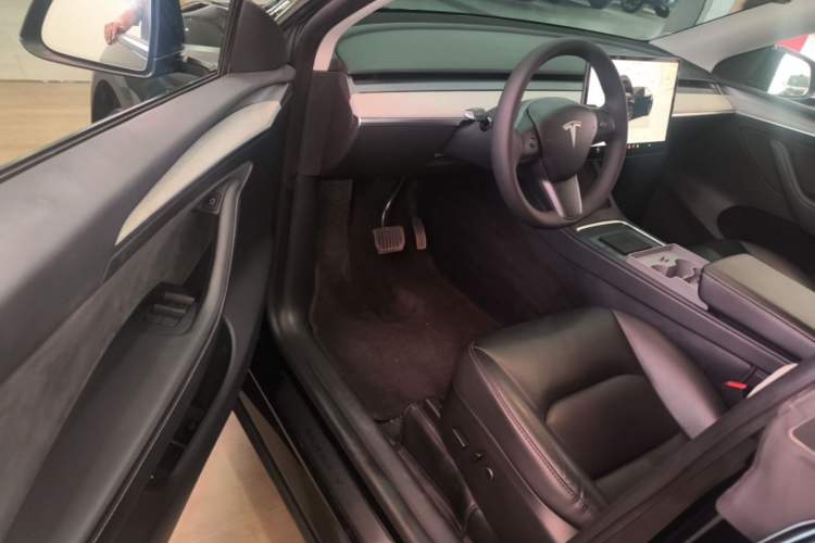 Used Tesla Model Y 2023 Rear-Wheel-Drive Version Driver Seat