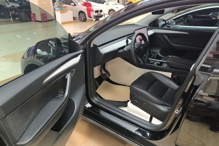 Used Tesla Model Y 2023 Long-Range All-Wheel-Drive Version Driver Seat