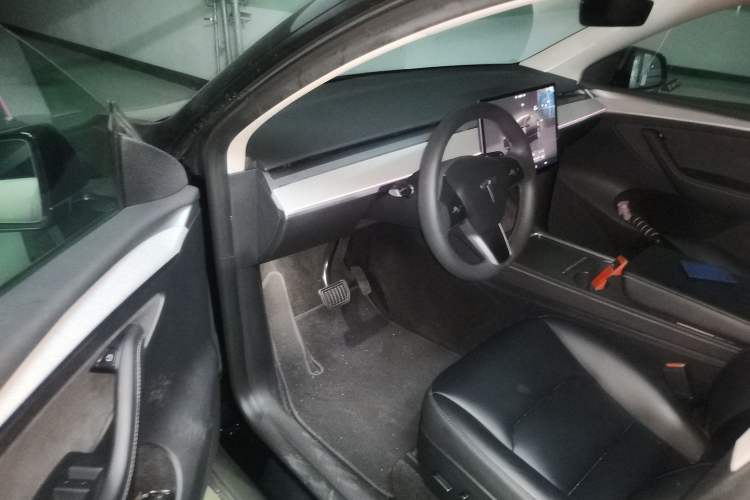 Used Tesla Model Y 2023 Long-Range All-Wheel-Drive Version Driver Seat