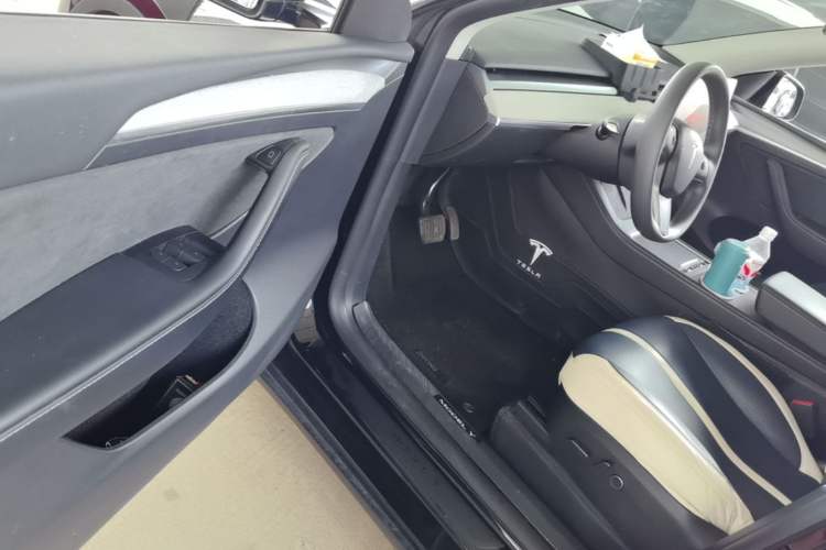 Used Tesla Model Y 2023 Rear-Wheel-Drive Version Driver Seat