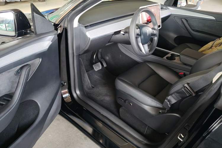 Used Tesla Model Y 2023 Rear-Wheel-Drive Version Driver Seat