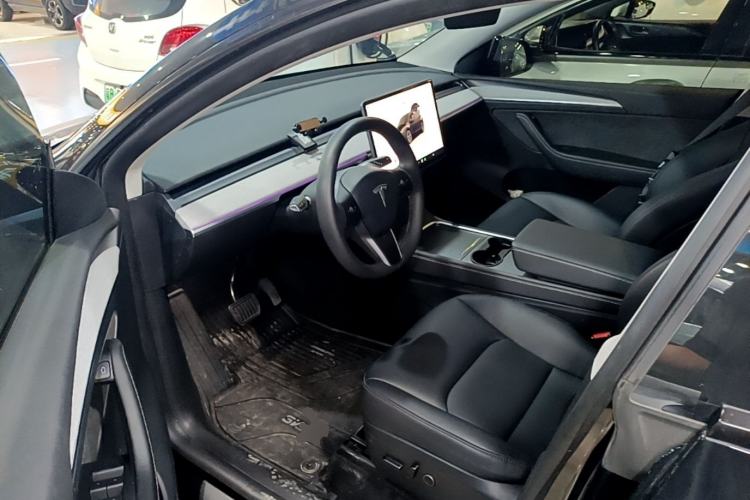 Used Tesla Model Y 2023 Long-Range All-Wheel-Drive Version Driver Seat