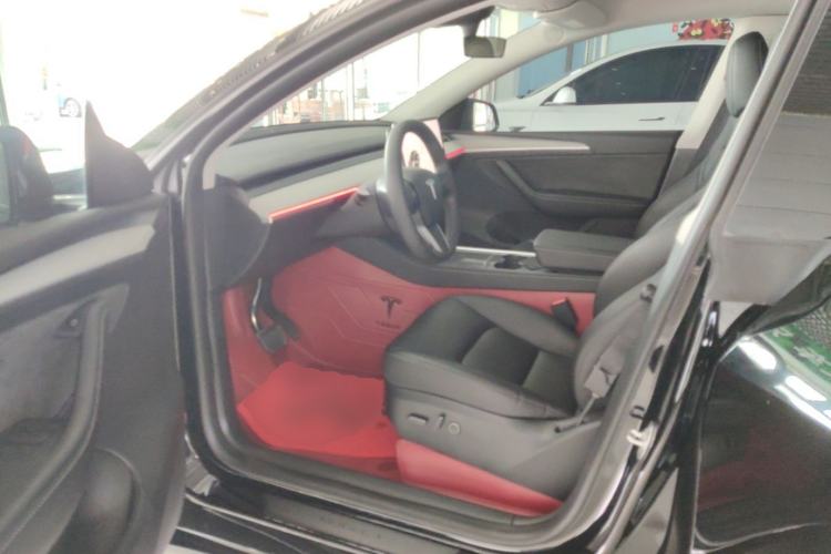 Used Tesla Model Y 2023 Long-Range All-Wheel-Drive Version Driver Seat